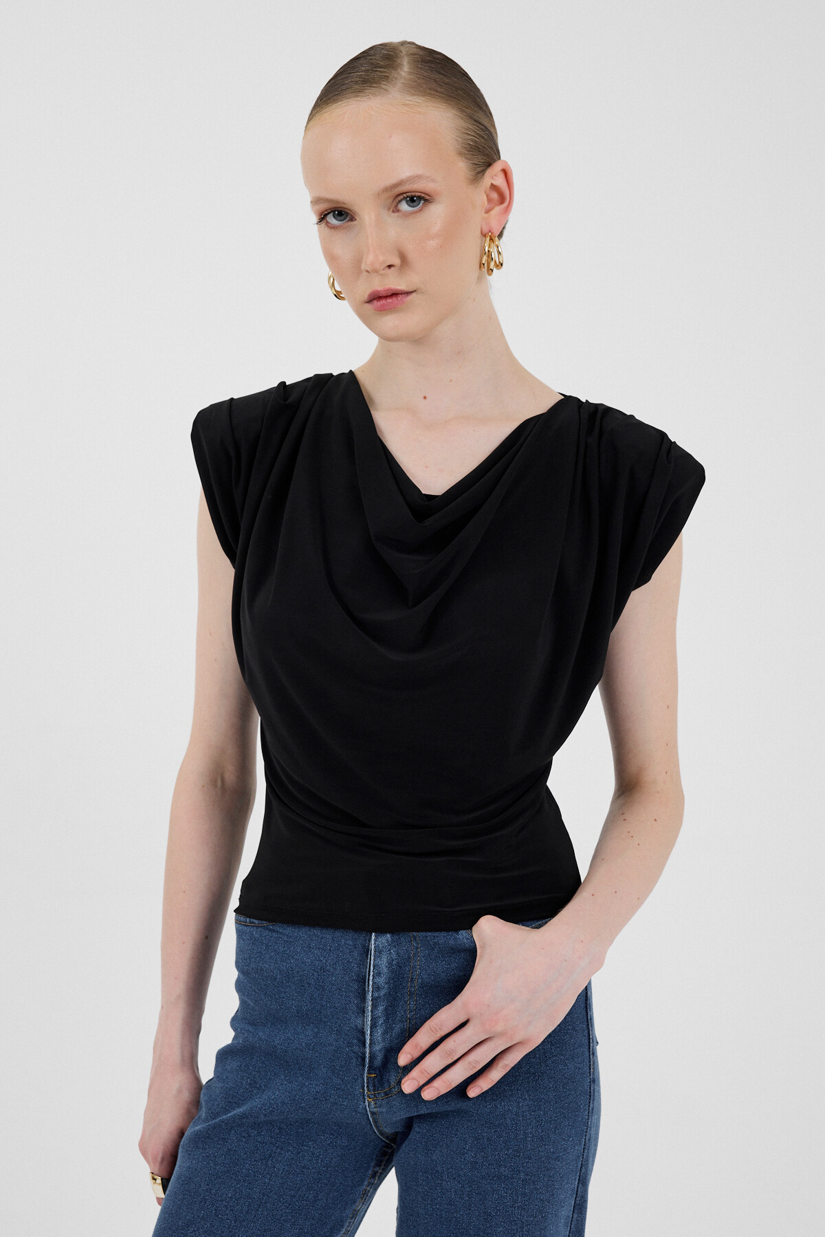 Siyah Vatkalı Degaje Yaka Bluz 2509 - 4