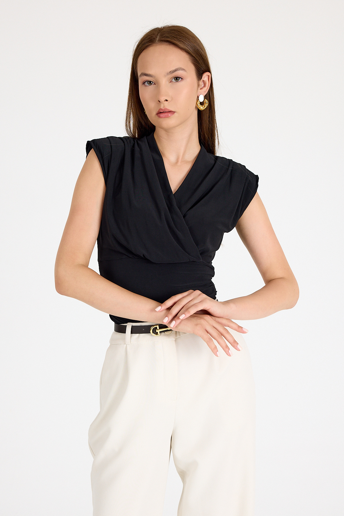 Siyah Vatkalı Kruvaze Yaka Drapeli Bluz 2487 - 2