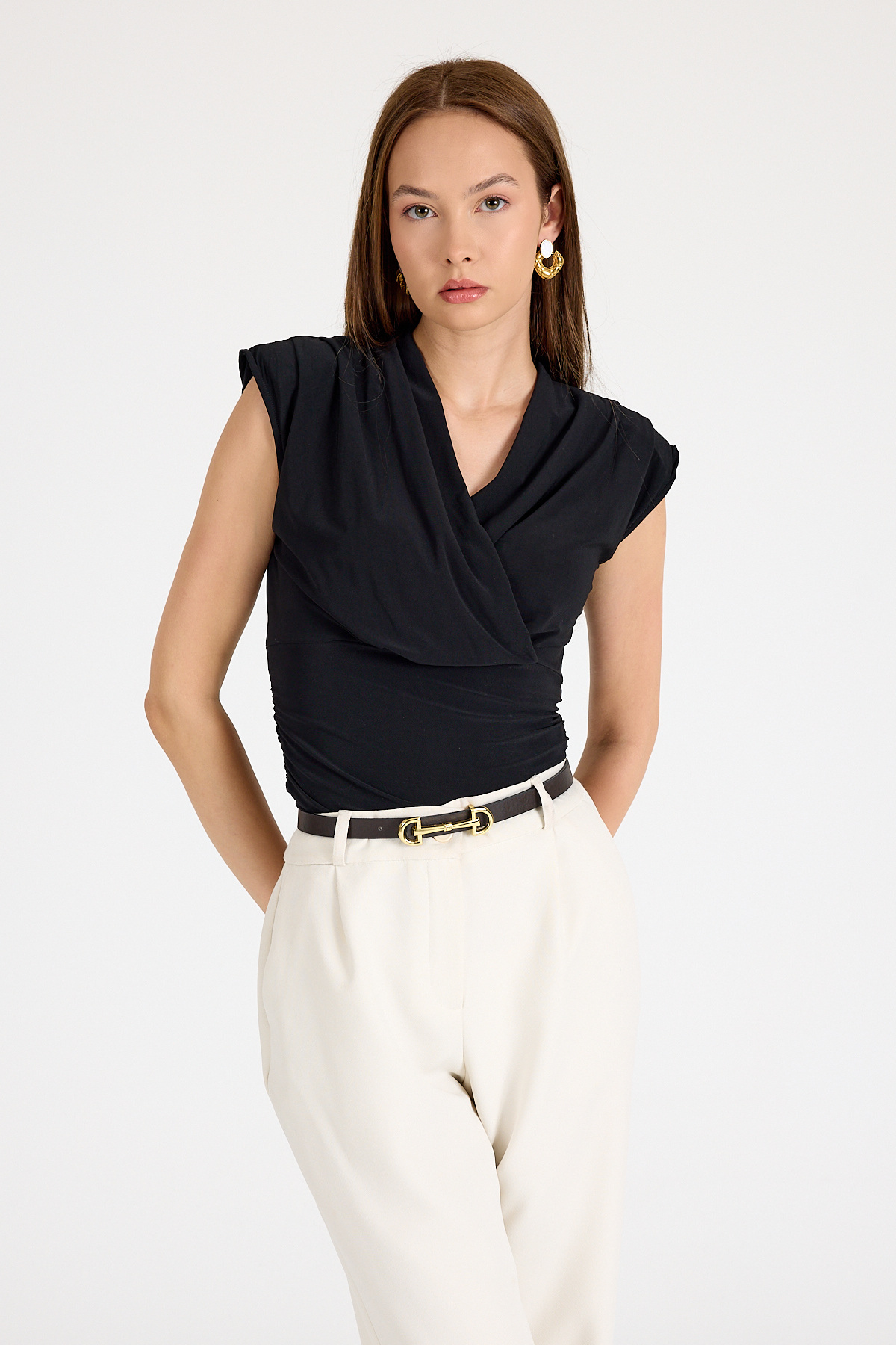 Siyah Vatkalı Kruvaze Yaka Drapeli Bluz 2487 - 1