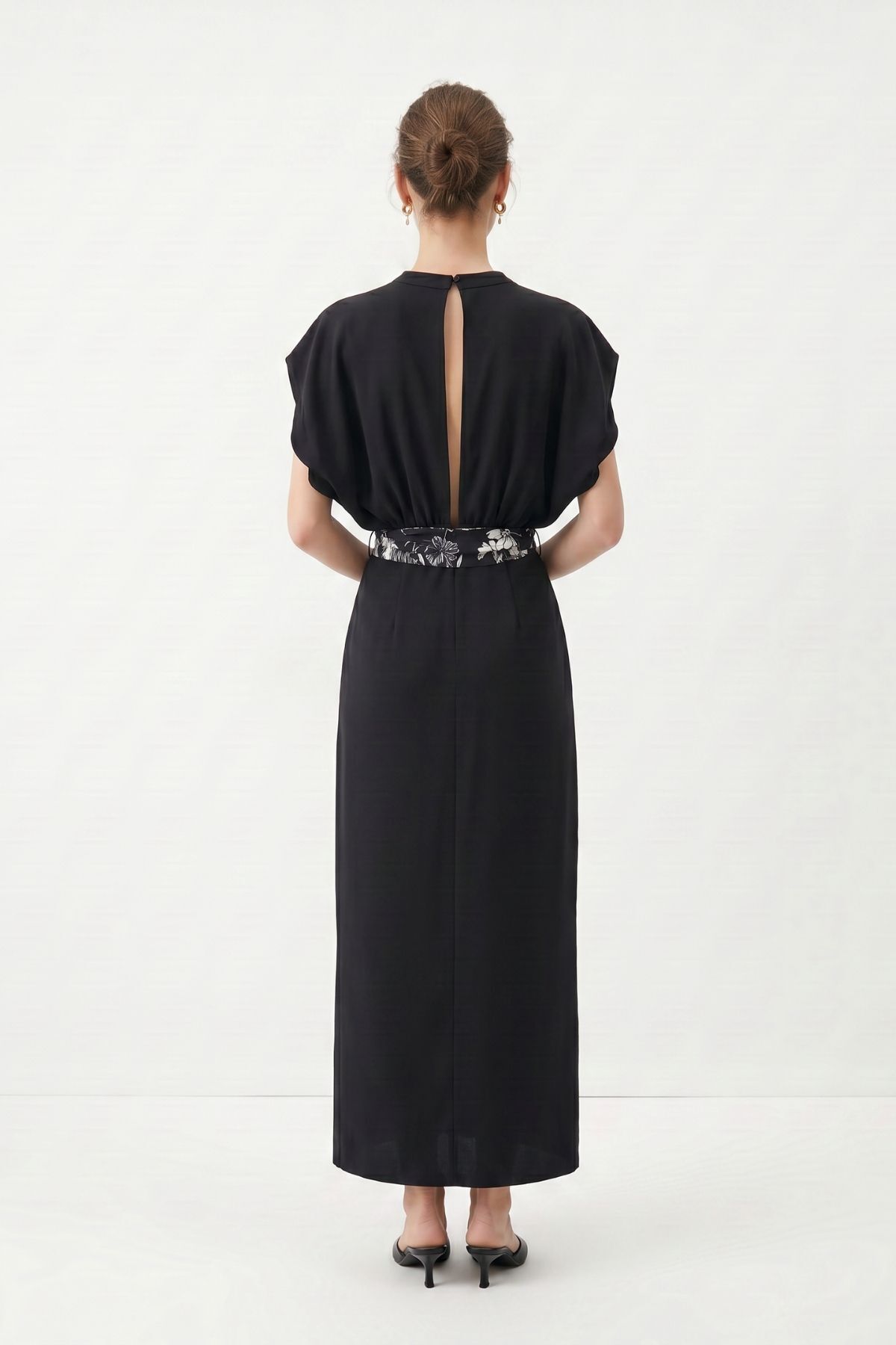 Siyah Vatkalı Kuşaklı Elbise 261653 - 3