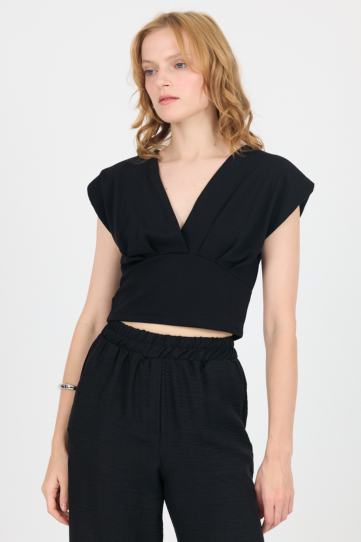 Siyah Vatkalı V Yaka Kruvaze Crop Bluz 4227 - 2