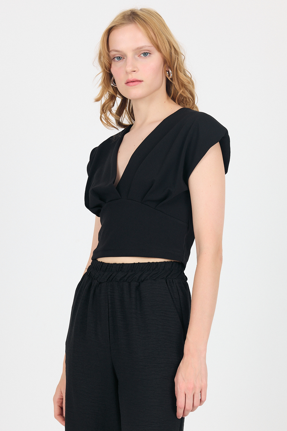 Siyah Vatkalı V Yaka Kruvaze Crop Bluz 4227 - 6