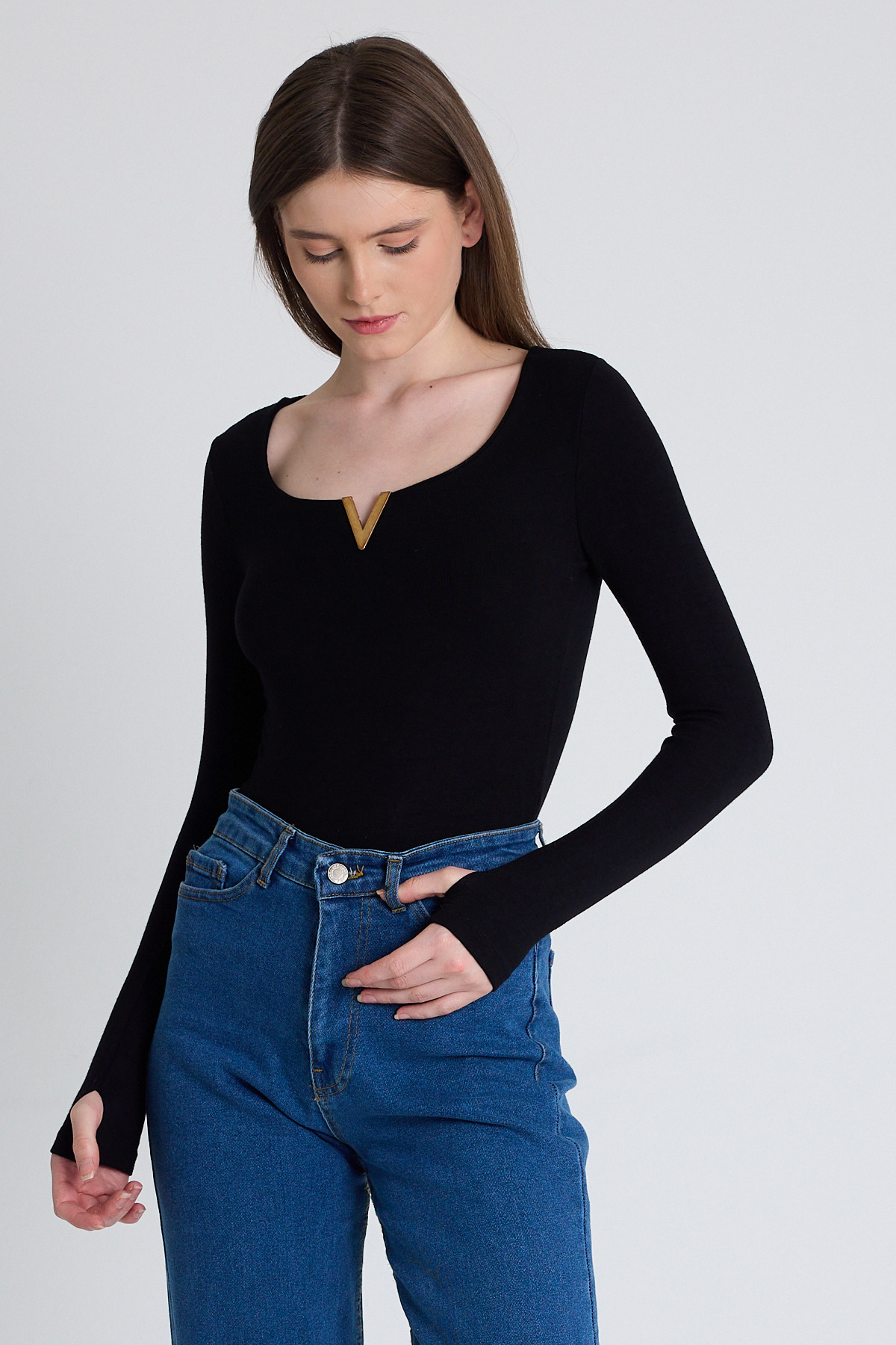 Siyah Viskoz/Yumuşak Kumaş Aksesuarlı Parmak Geçme Detaylı Bluz 1476 - RAYS