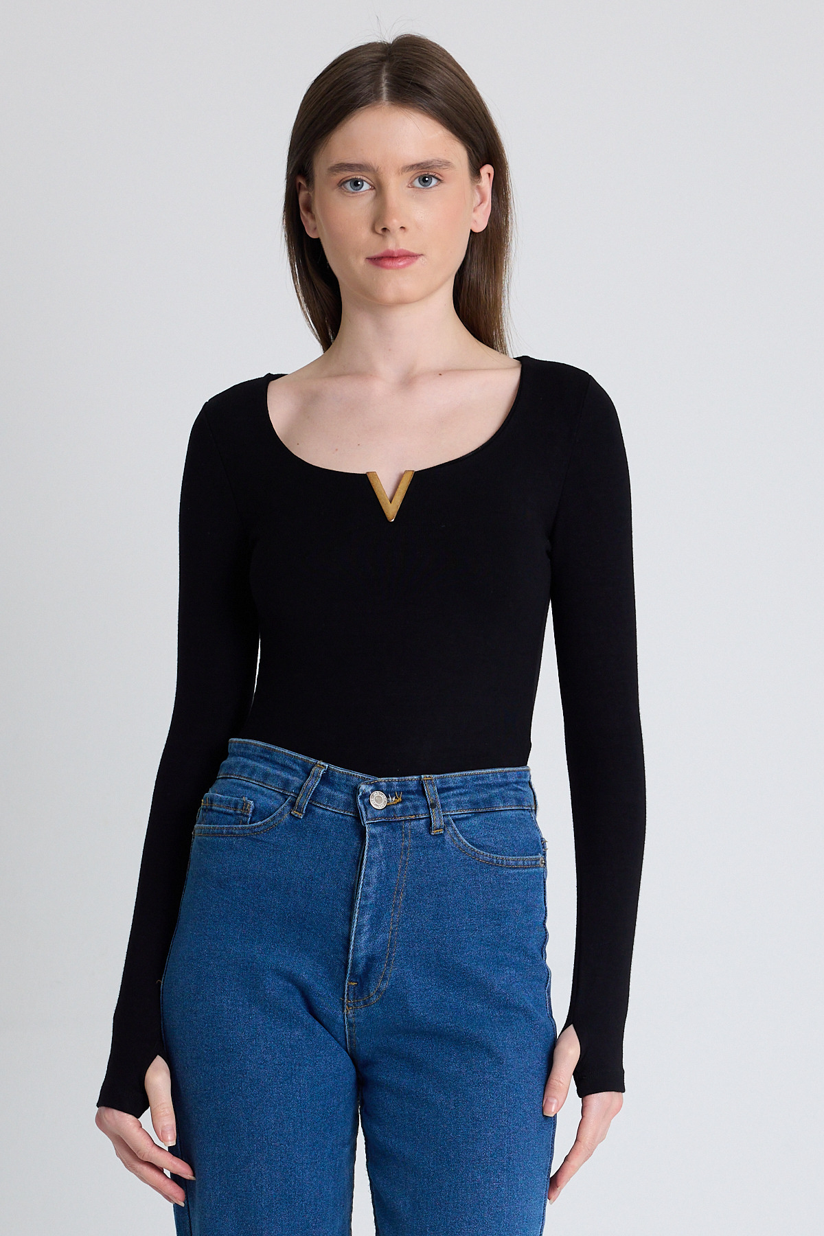 Siyah Viskoz/Yumuşak Kumaş Aksesuarlı Parmak Geçme Detaylı Bluz 1476 - 2