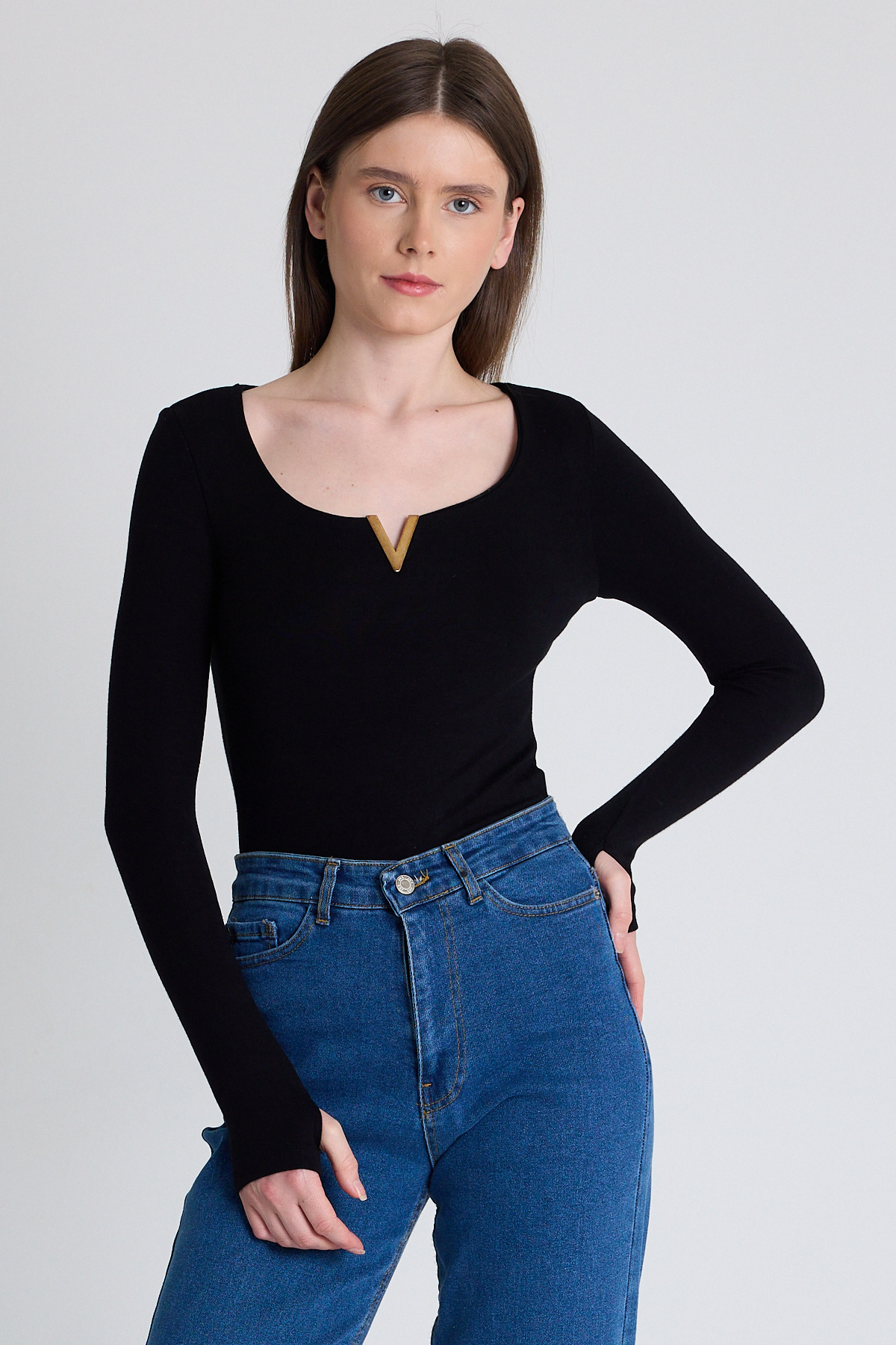 Siyah Viskoz/Yumuşak Kumaş Aksesuarlı Parmak Geçme Detaylı Bluz 1476 - 1