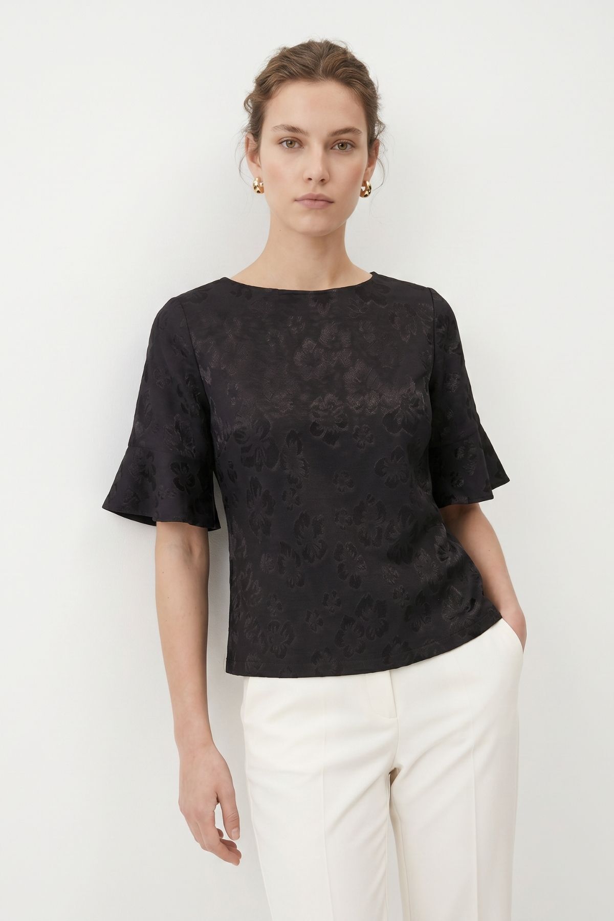 Siyah Volan Kollu Sırt Bağlamalı Jakarlı Bluz 261151 - 1