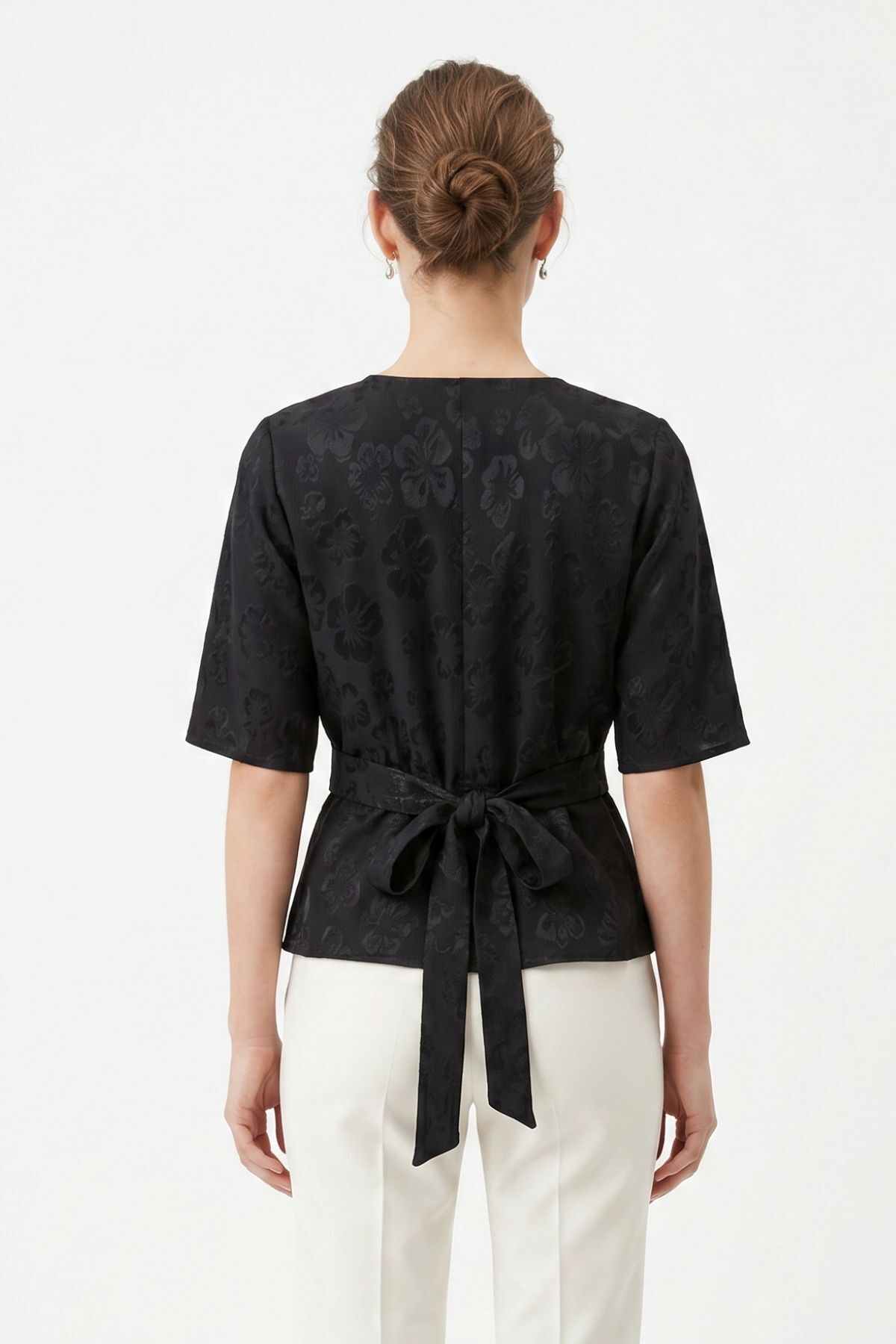 Siyah Volan Kollu Sırt Bağlamalı Jakarlı Bluz 261151 - 3