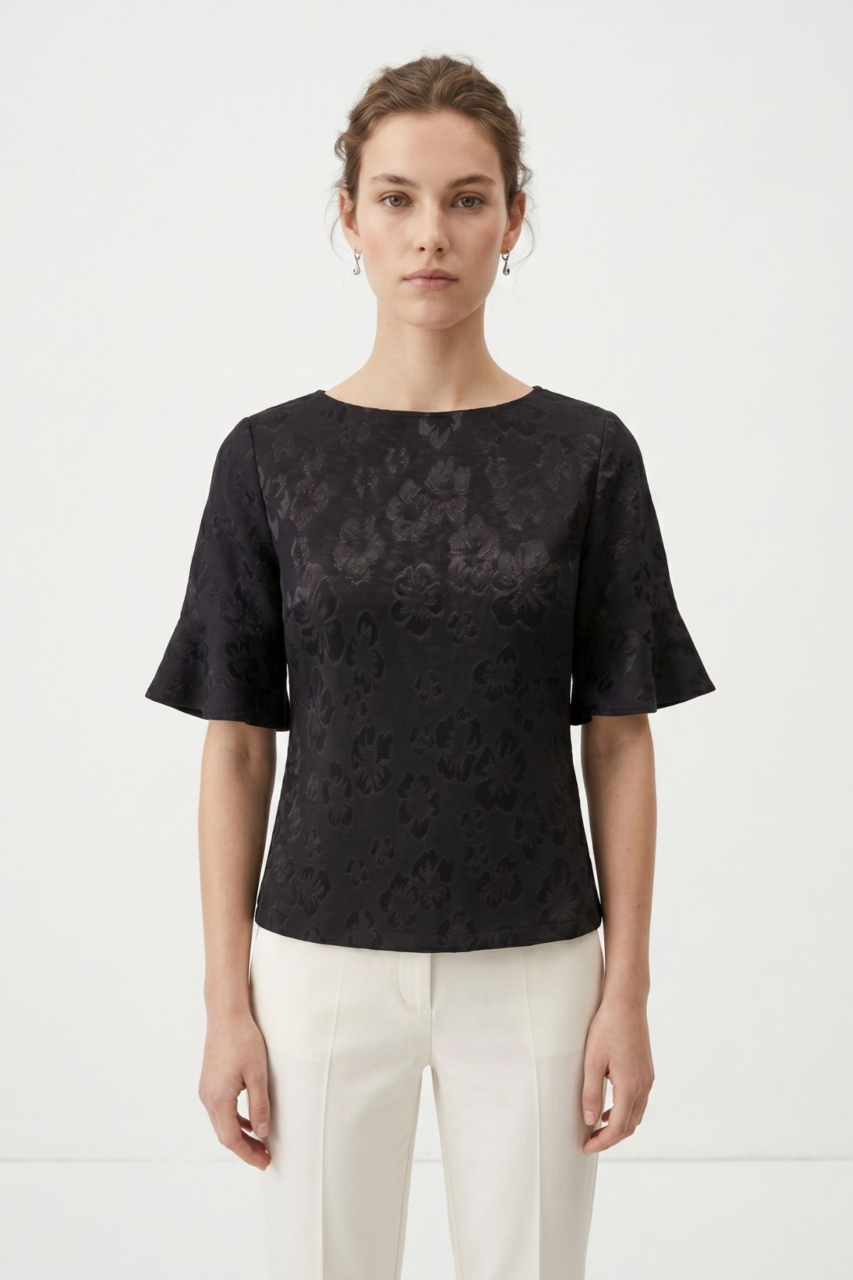 Siyah Volan Kollu Sırt Bağlamalı Jakarlı Bluz 261151 - RAYS (1)