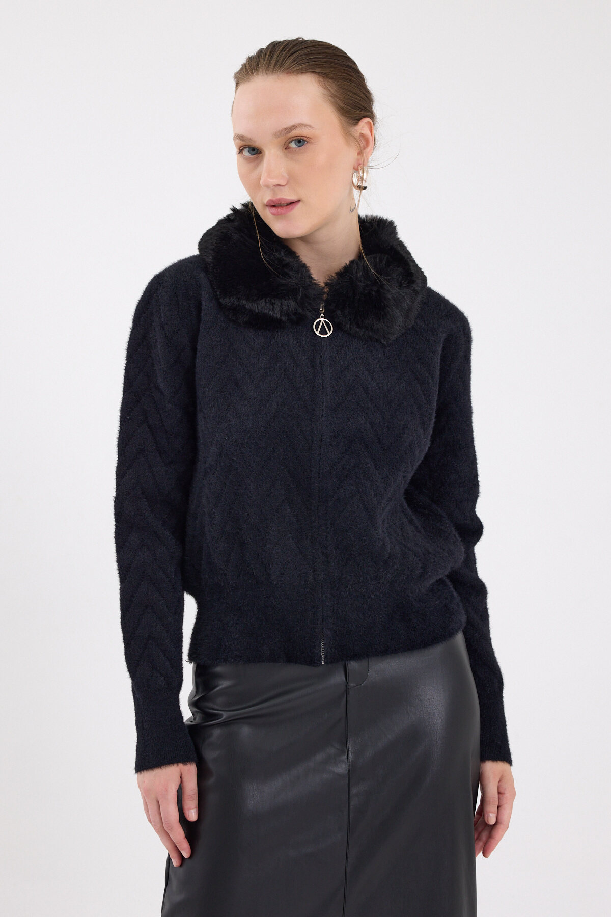 Siyah Yaka Kürk Detaylı Kadın Hırka 6680 - RAYS