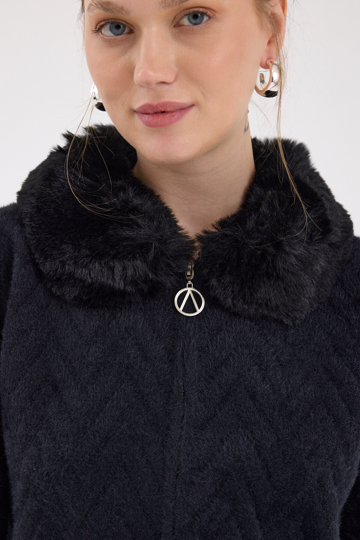 Siyah Yaka Kürk Detaylı Kadın Hırka 6680 - RAYS