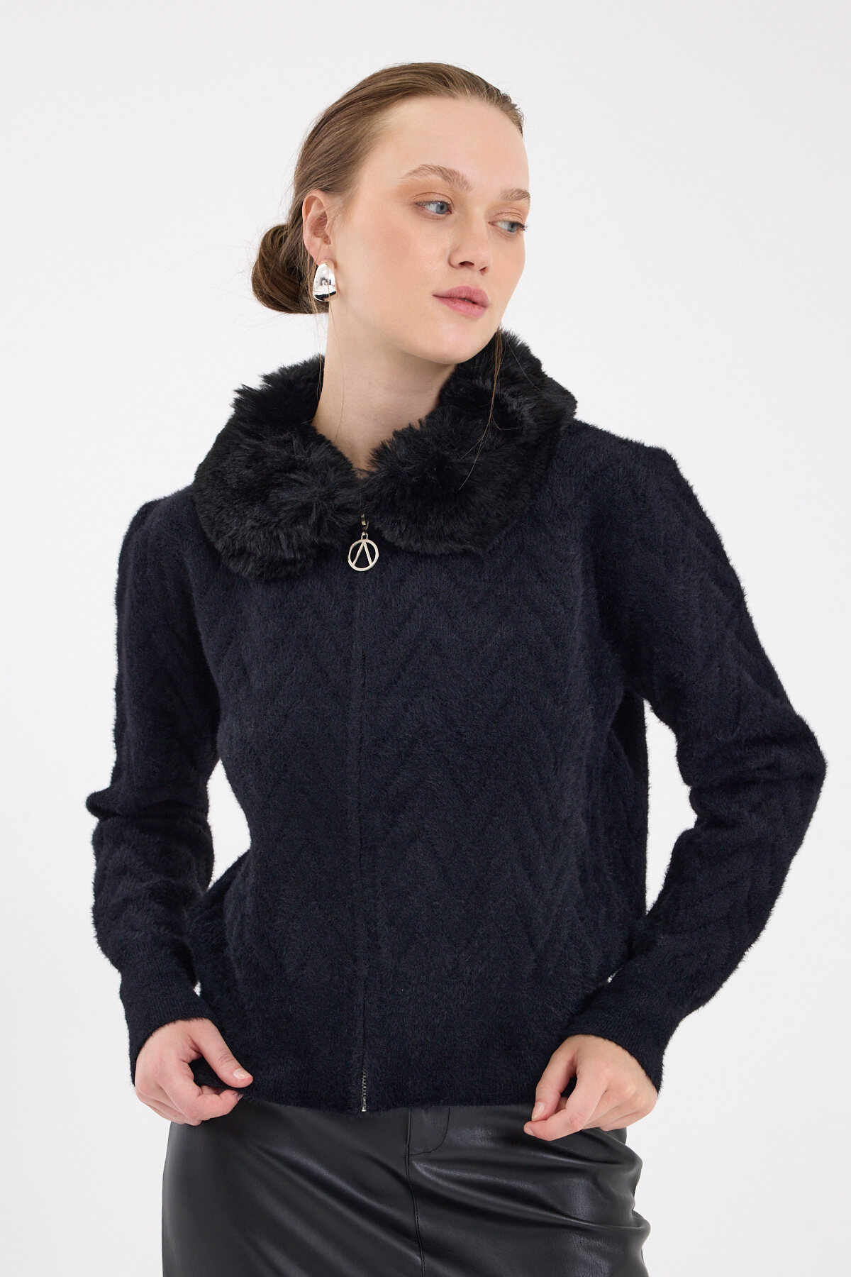 Siyah Yaka Kürk Detaylı Kadın Hırka 6680 - 6