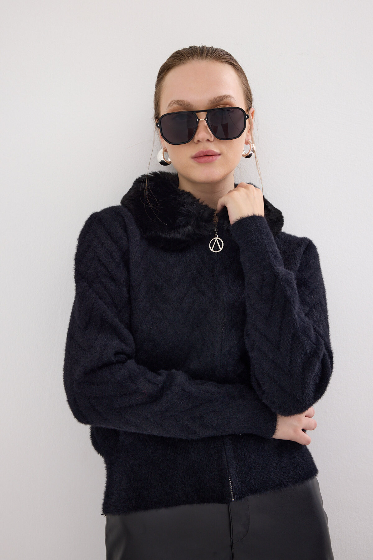 Siyah Yaka Kürk Detaylı Kadın Hırka 6680 - 2