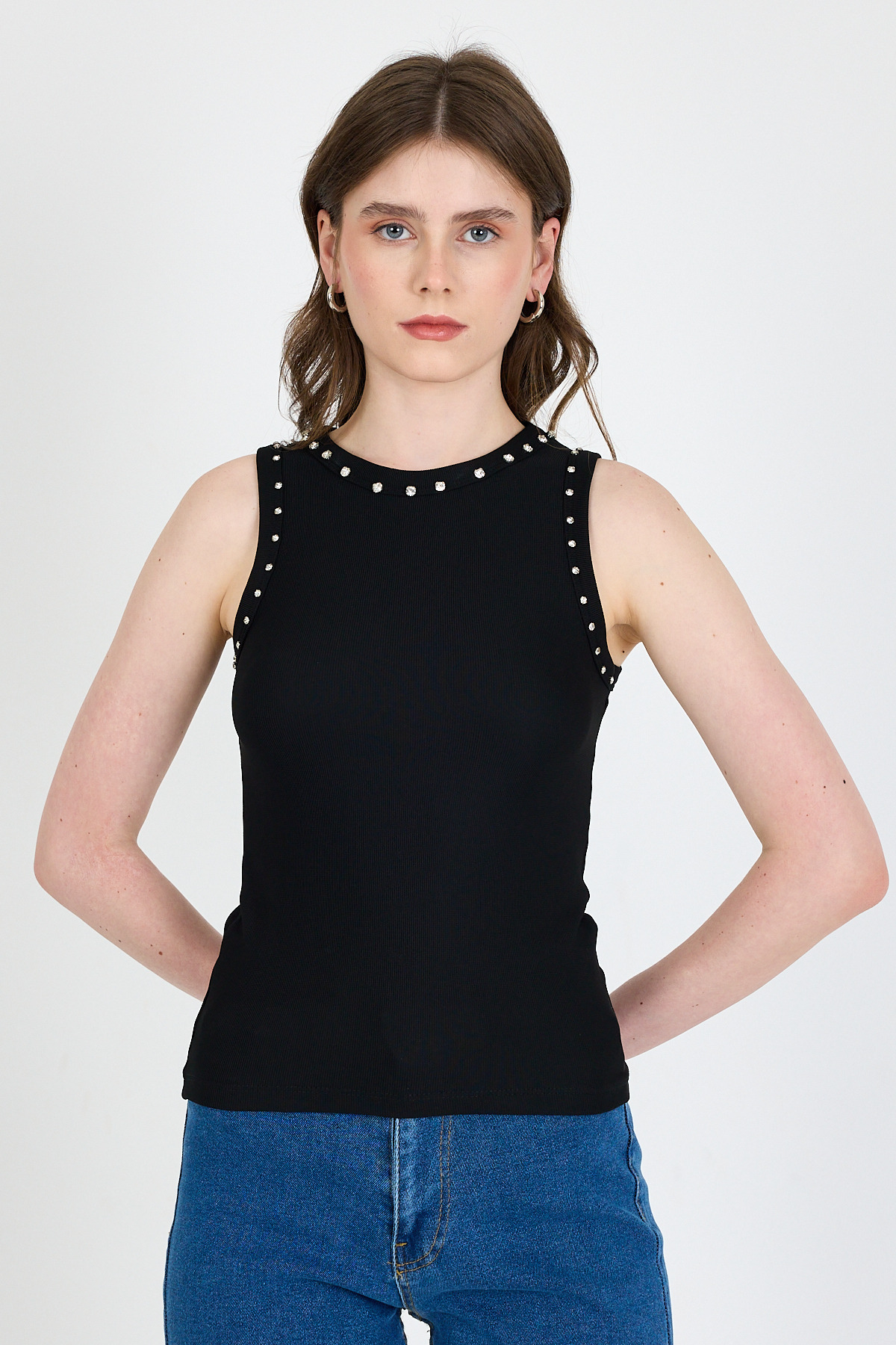 Siyah Yaka Ve Omuz Taş Detaylı Ribanalı Örme Atlet 1249 - RAYS