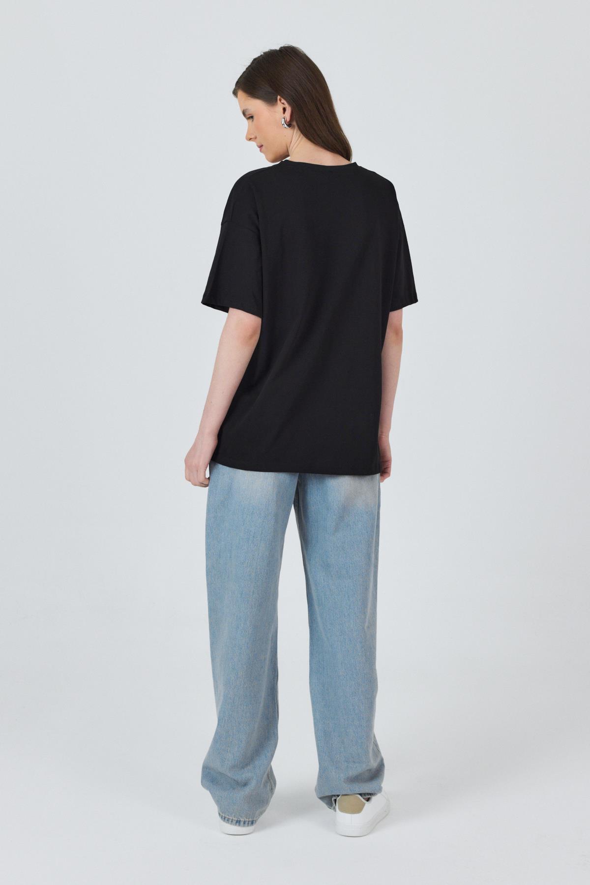 Siyah Yaka Yazı Baskılı Oversize Pamuklu Tişört 2150-34M - 5