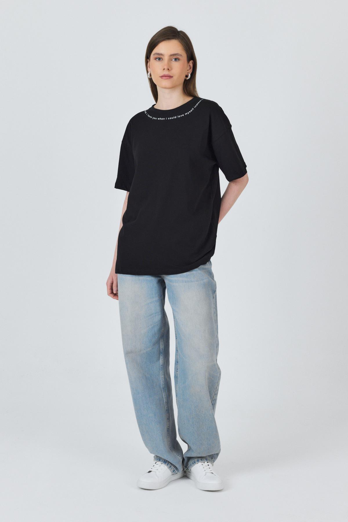 Siyah Yaka Yazı Baskılı Oversize Pamuklu Tişört 2150-34M - 8