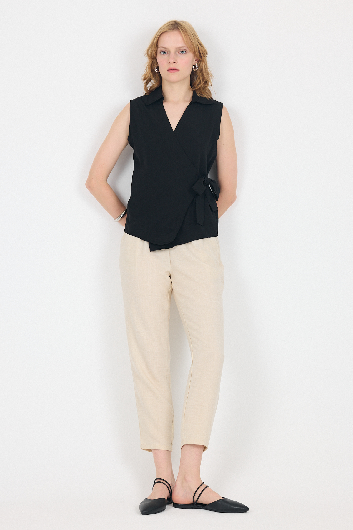 Siyah Yan Bağlama Detaylı Kolsuz Kruvaze Bluz 8047 - 6