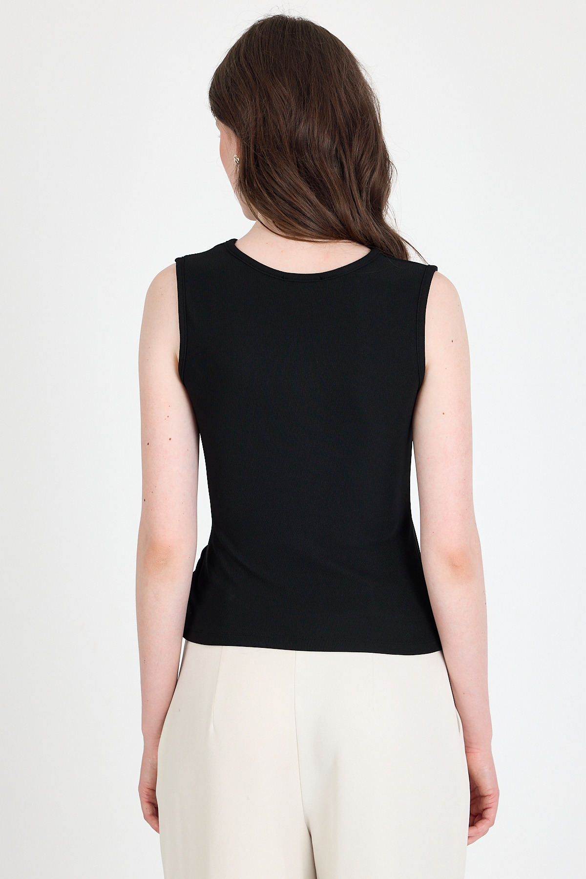 Siyah Yan Toka Detaylı Büzgülü Kolsuz Bluz 020 - 5