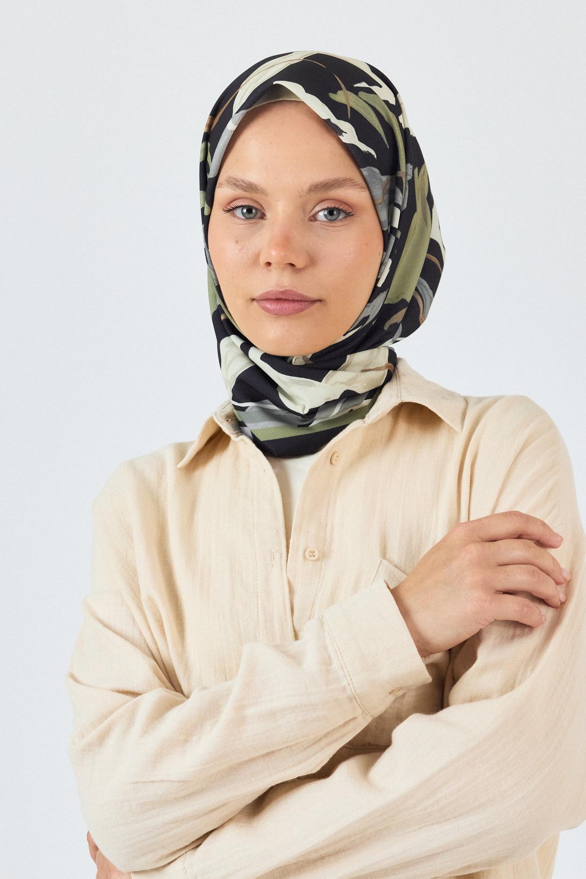 Siyah Yaprak Desenli Eşarp 3004 - 7