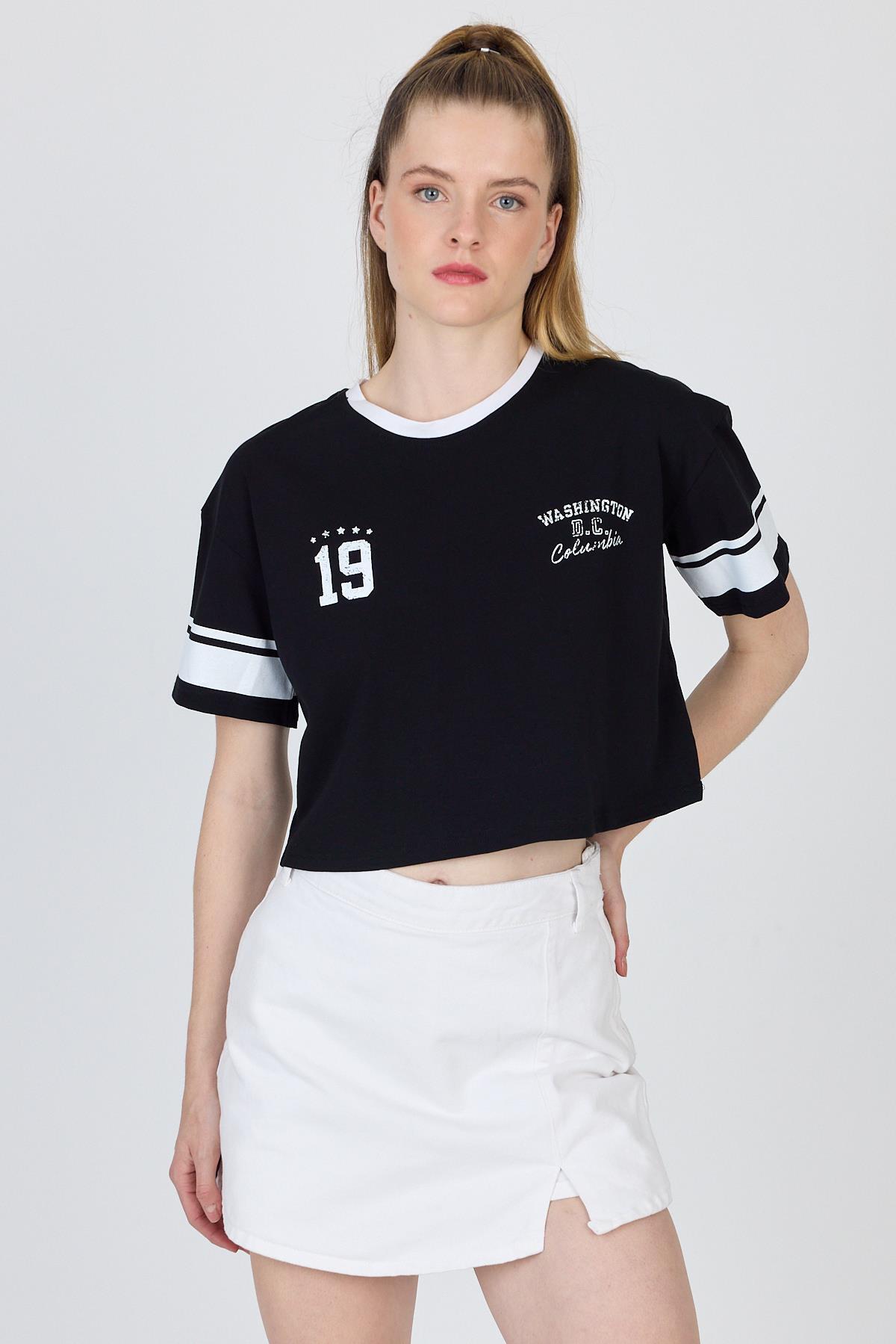 Siyah Yazı Baskılı Crop Tişört 6584 - 6