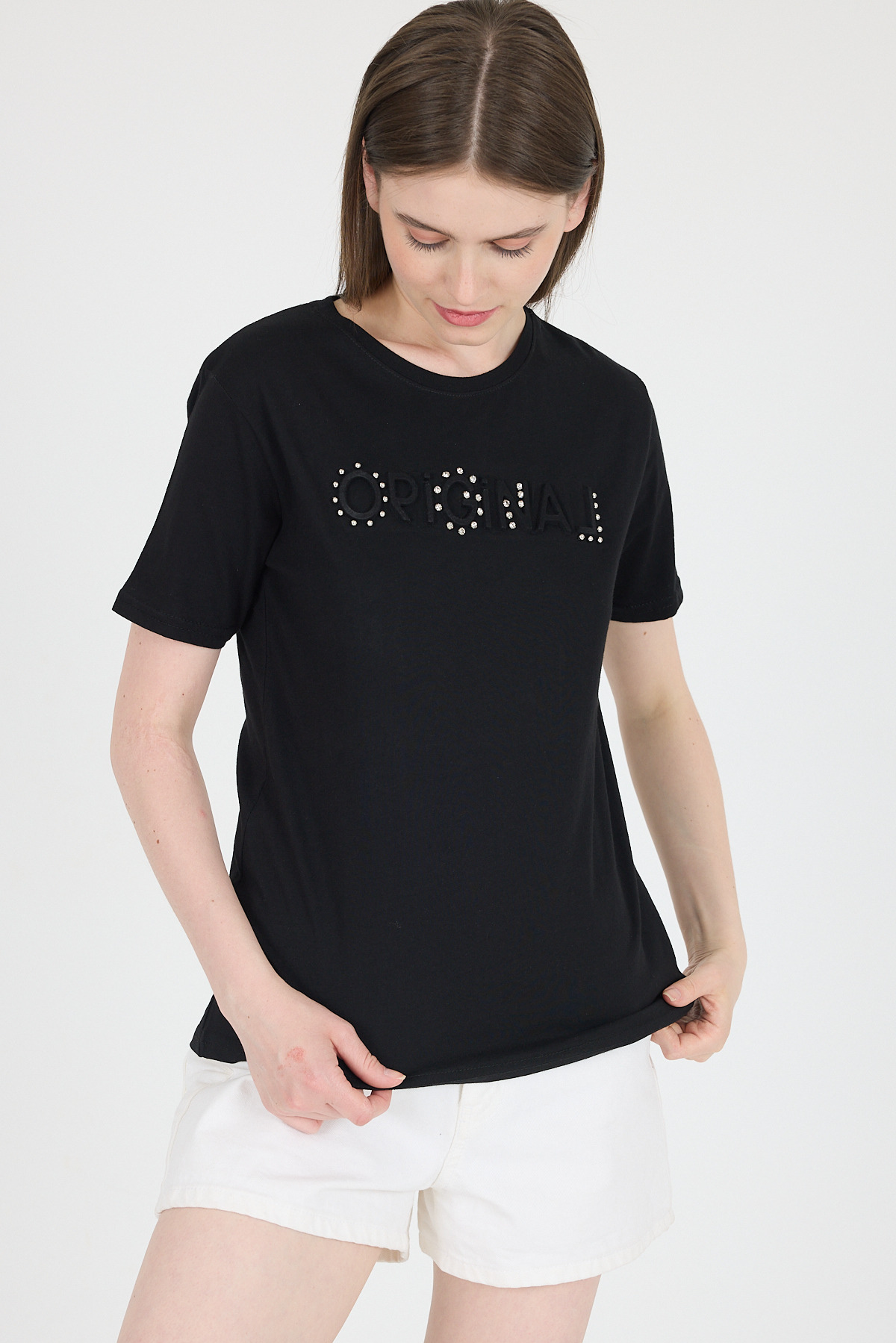 Siyah Yazı Kabartmalı Relaxed Fit Tişört 25224 - RAYS