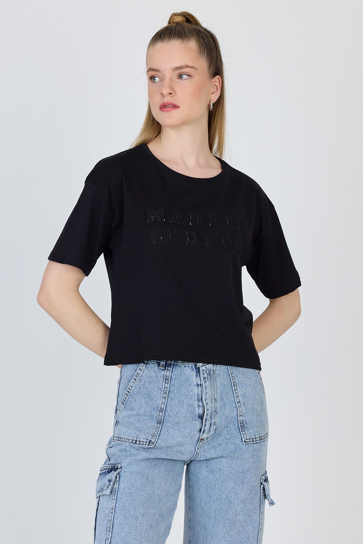 Siyah Yazı Nakışlı Crop Tişört 25259 - 1