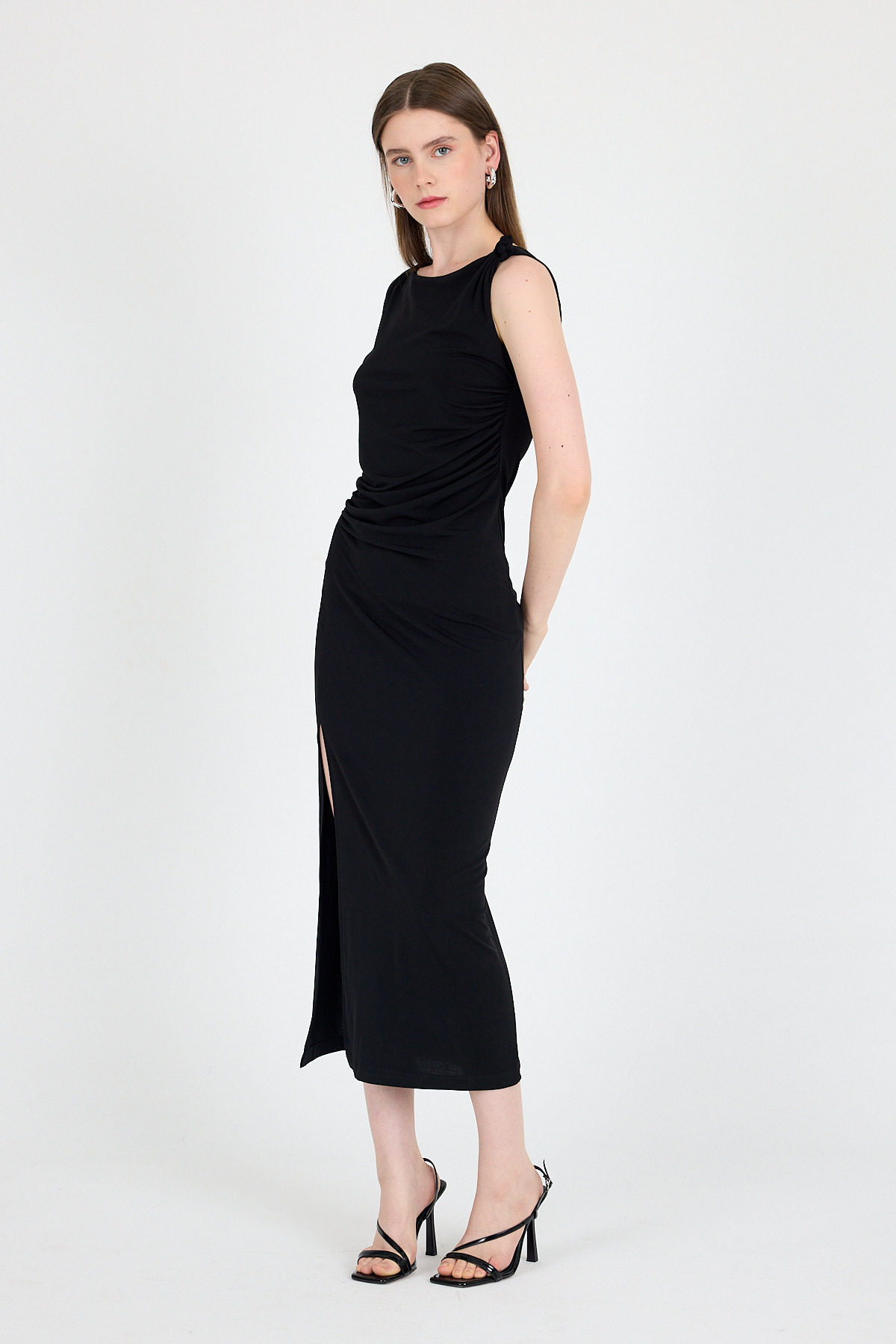Siyah Yırtmaç Detaylı Drape Askılı Midi Elbise 241733 - 6