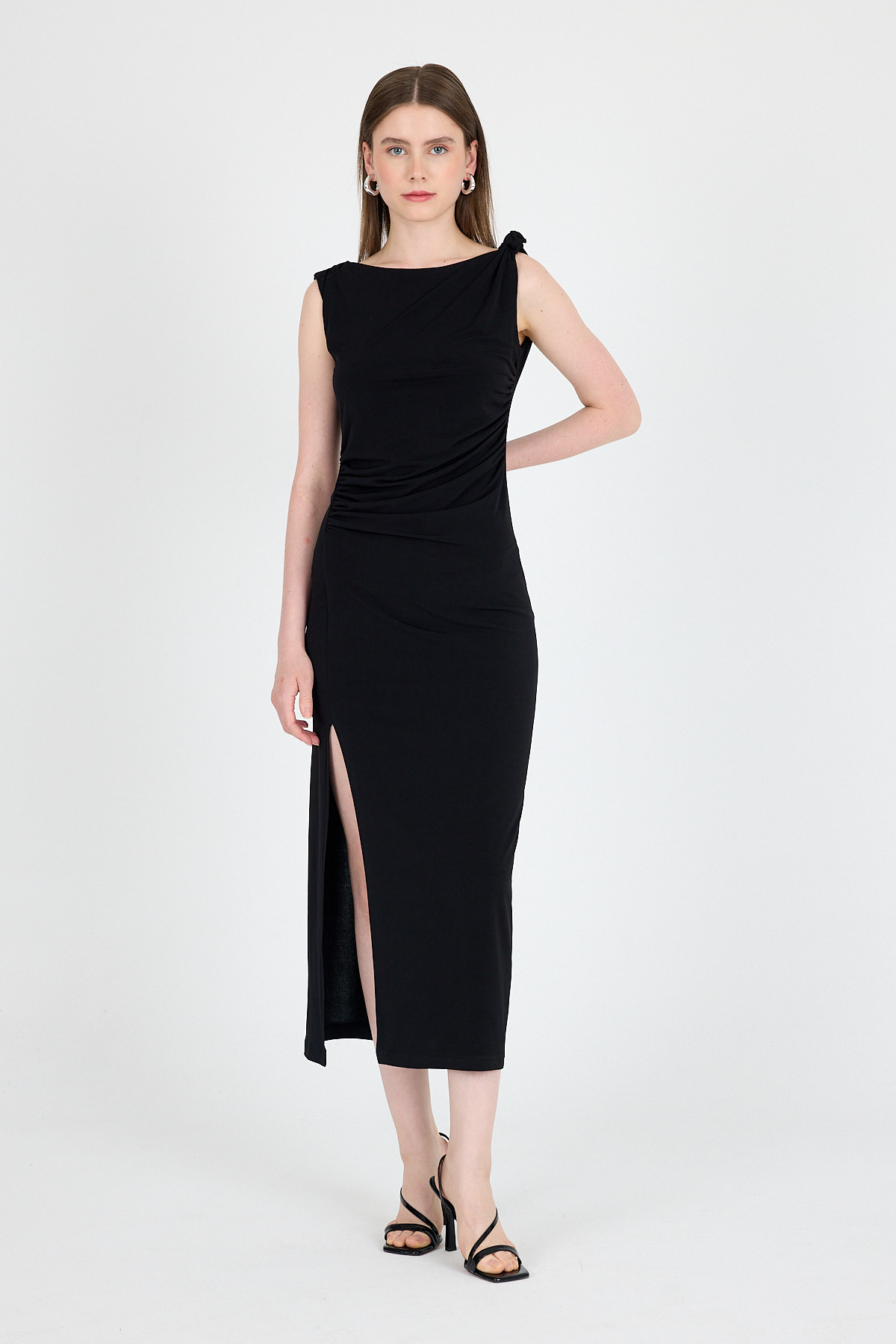 Siyah Yırtmaç Detaylı Drape Askılı Midi Elbise 241733 - 7