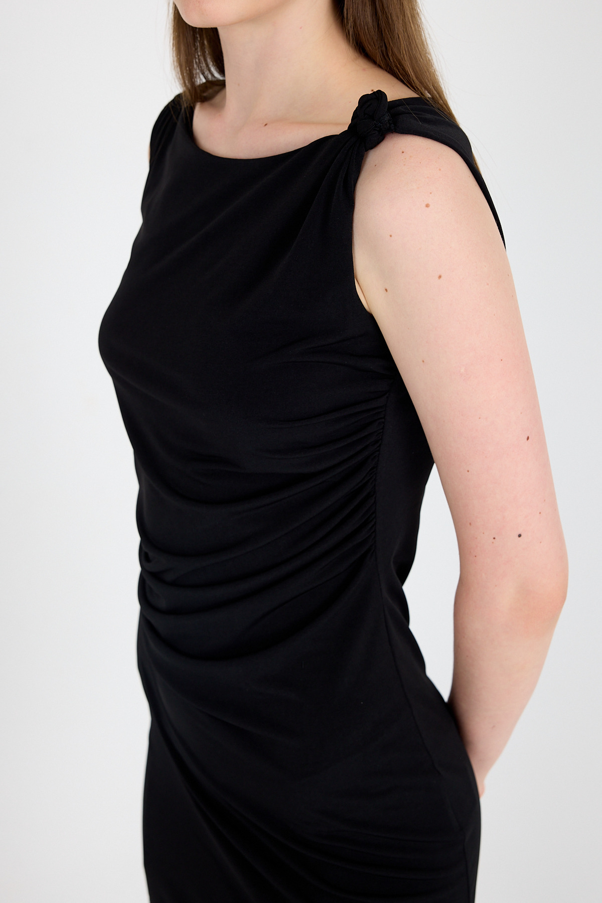 Siyah Yırtmaç Detaylı Drape Askılı Midi Elbise 241733 - 4