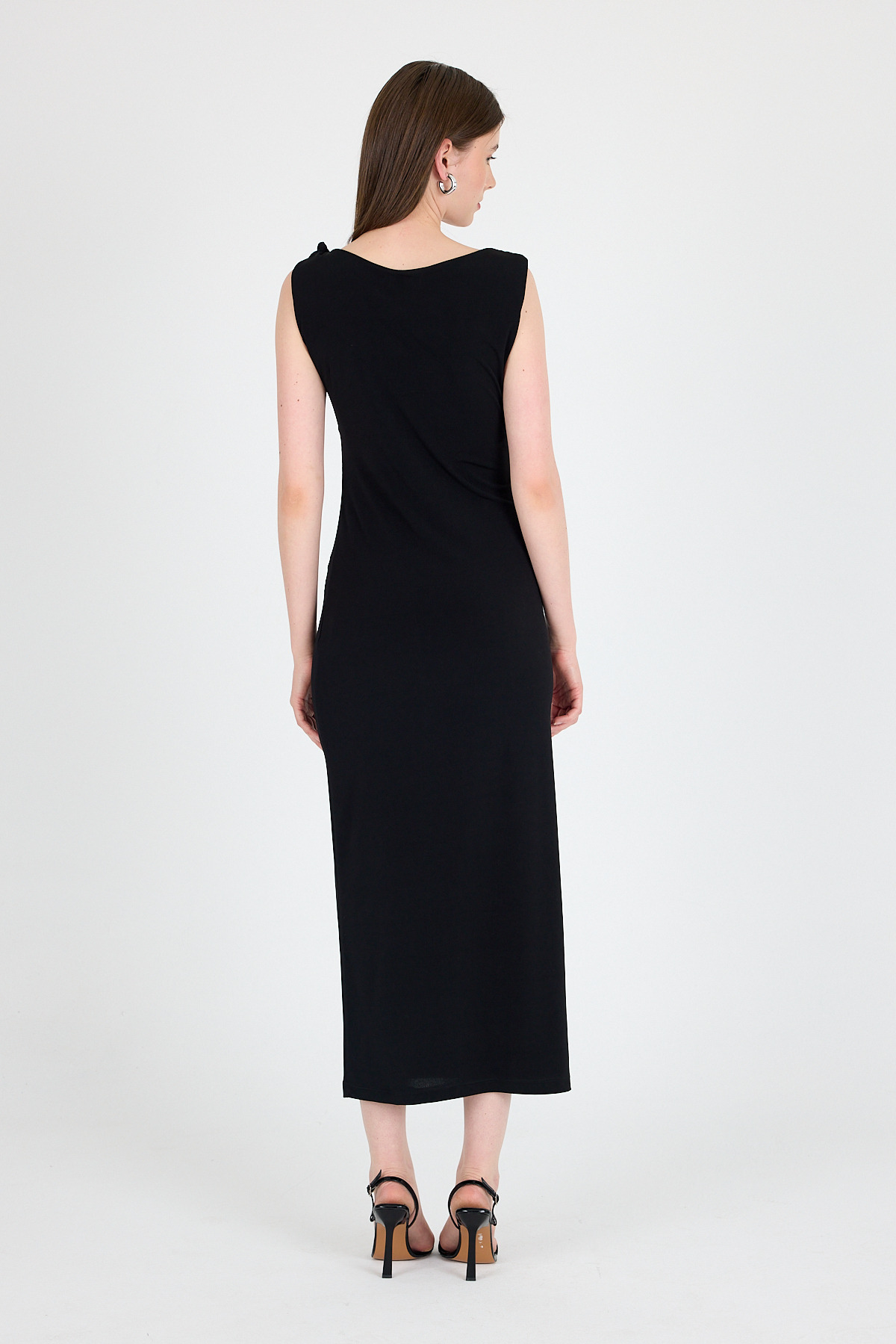 Siyah Yırtmaç Detaylı Drape Askılı Midi Elbise 241733 - 5