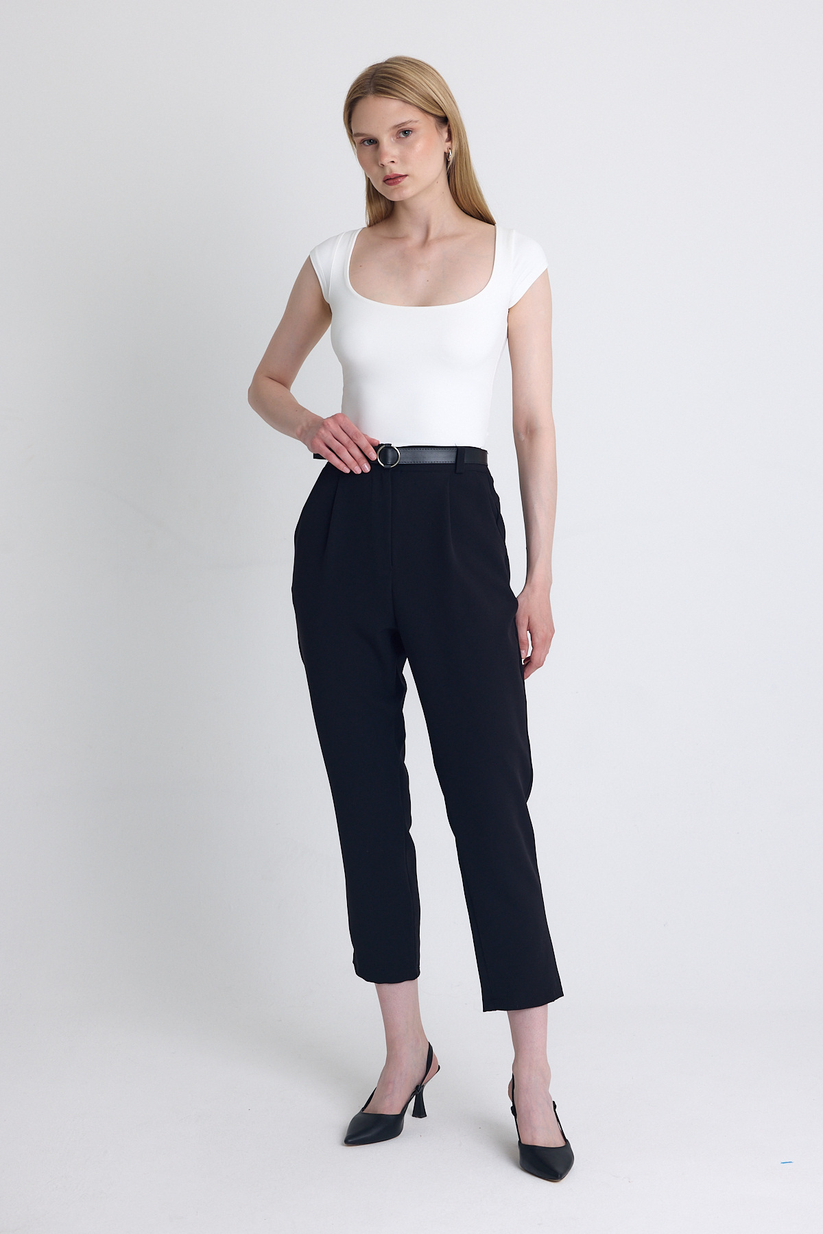 Siyah Yüksek Bel Kemerli Havuç Kesim Pantolon 6418A - 2