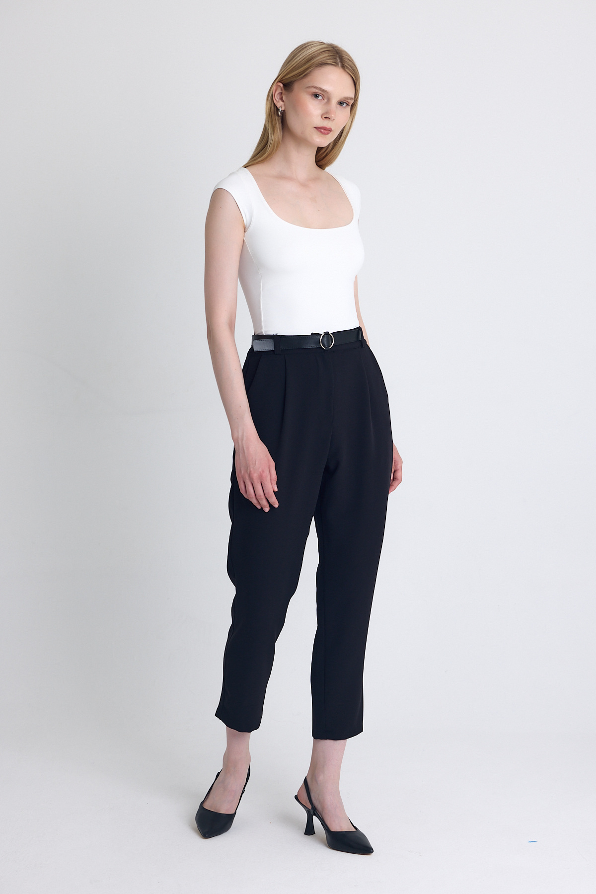 Siyah Yüksek Bel Kemerli Havuç Kesim Pantolon 6418A - RAYS