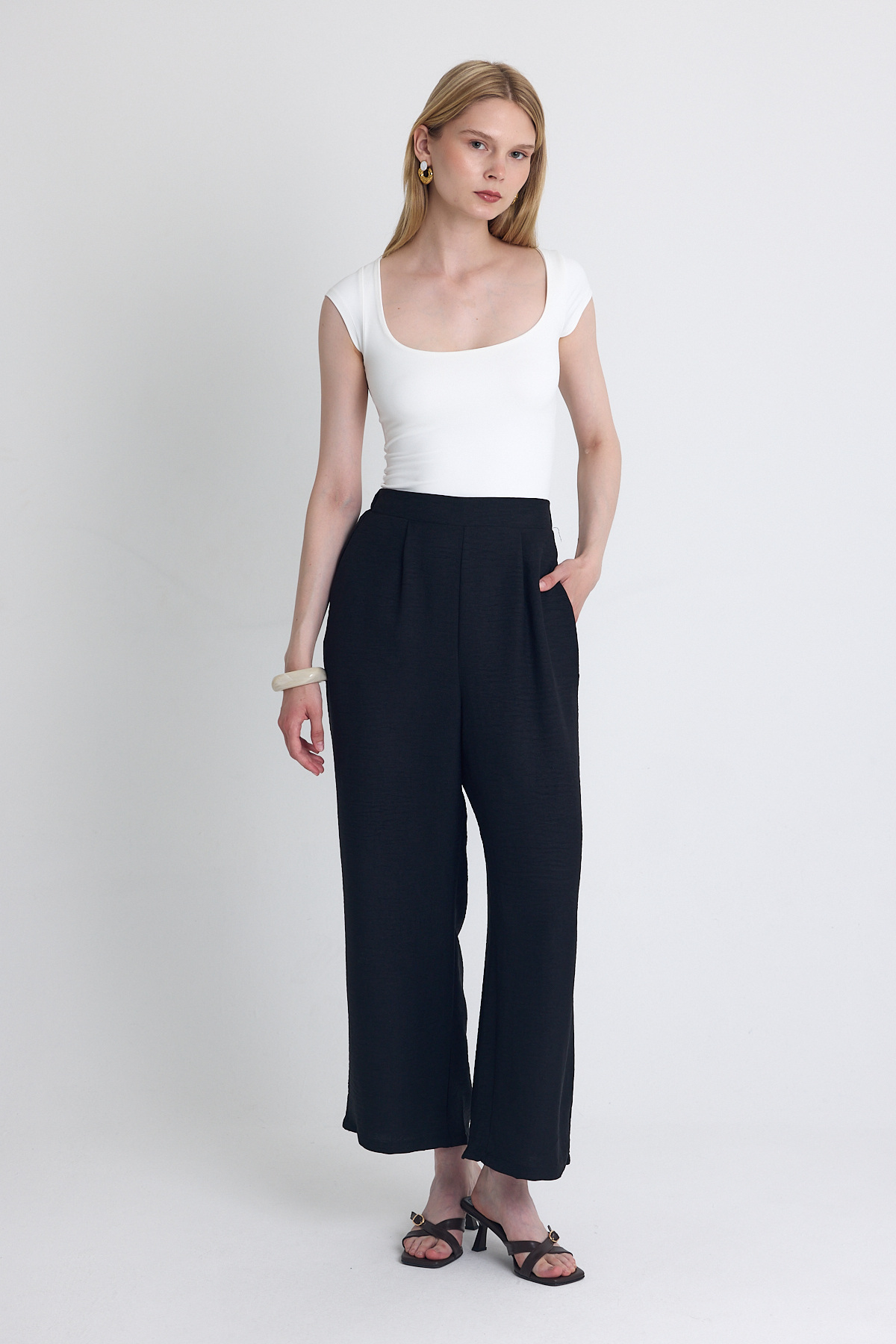 Siyah Yüksek Bel Ön Pile Detaylı Pamuklu Bol Paça Pantolon 8014A - RAYS