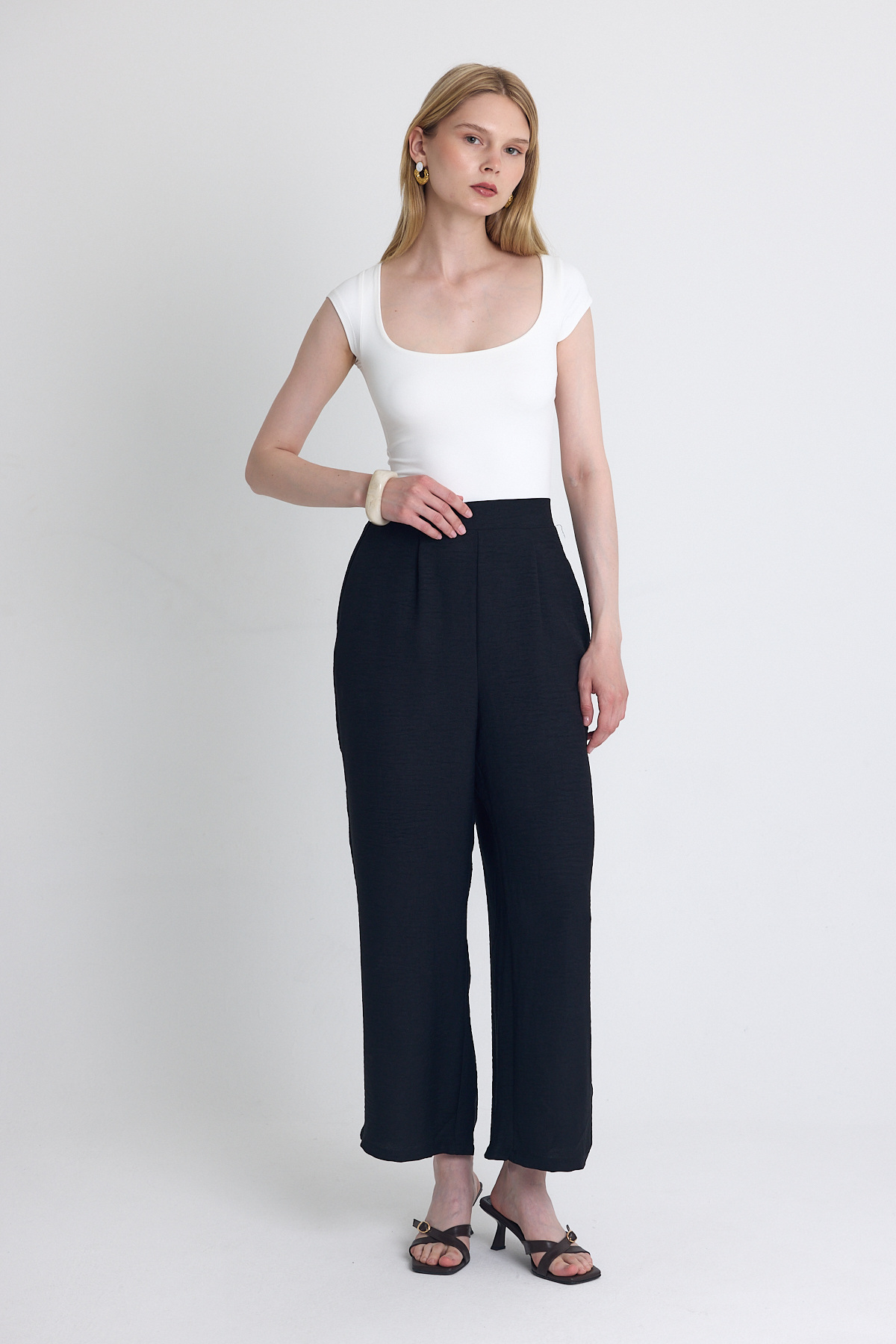 Siyah Yüksek Bel Ön Pile Detaylı Pamuklu Bol Paça Pantolon 8014A - 2