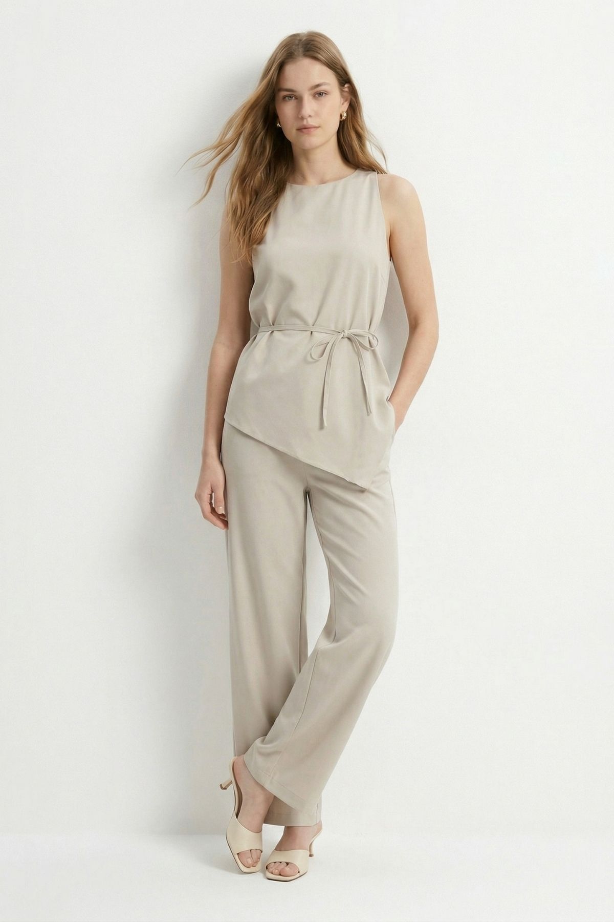 Taş Sıfır Kollu Kuşaklı Asimetrik Bluz ve Bol Paça Pantolon Takım 8861 - 1