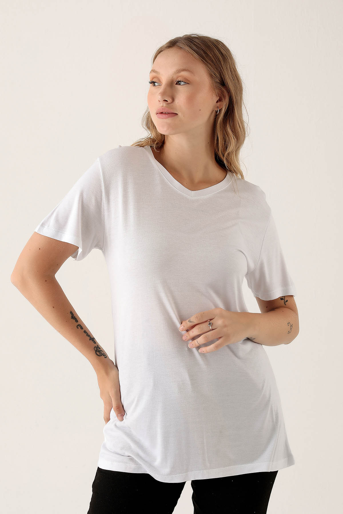 V Yaka Basic Bayan Tişort - 2209 Beyaz - 2