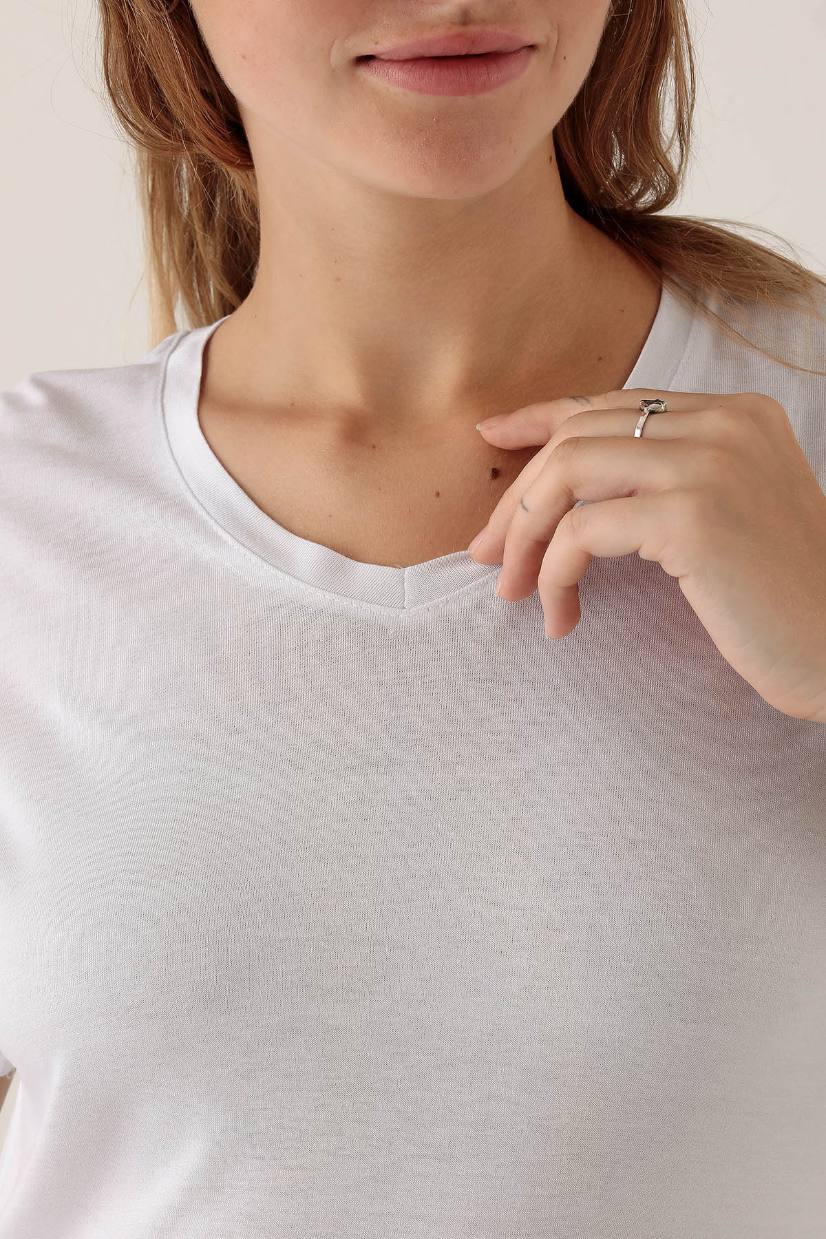 V Yaka Basic Bayan Tişort - 2209 Beyaz - 6