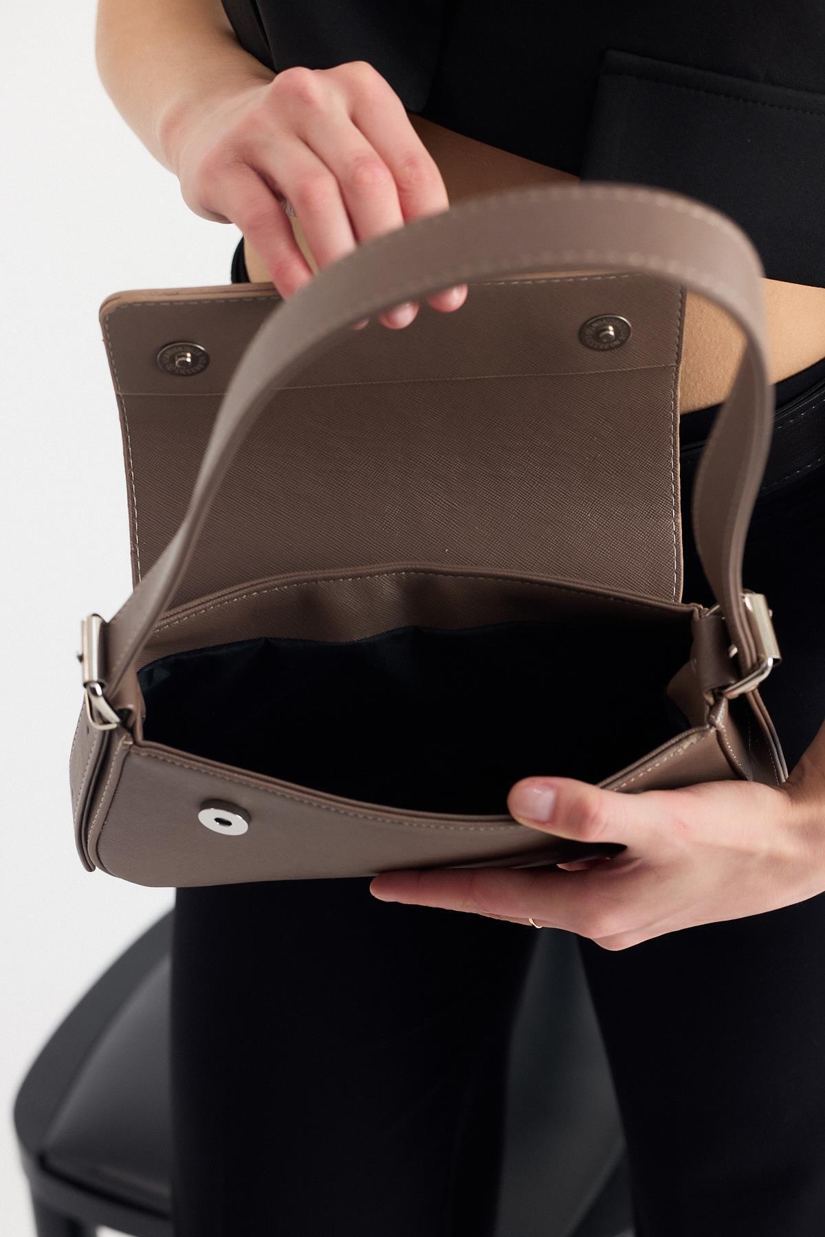 Vizon Kapak Detay Omuz Çantası 3005 - 4