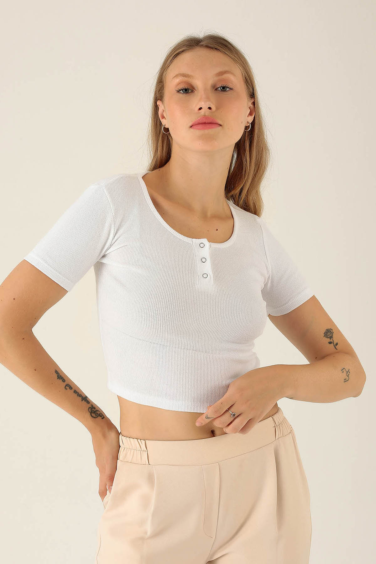 Yaka Çıtçıtlı Bayan Bluz - 1432 Beyaz - 1