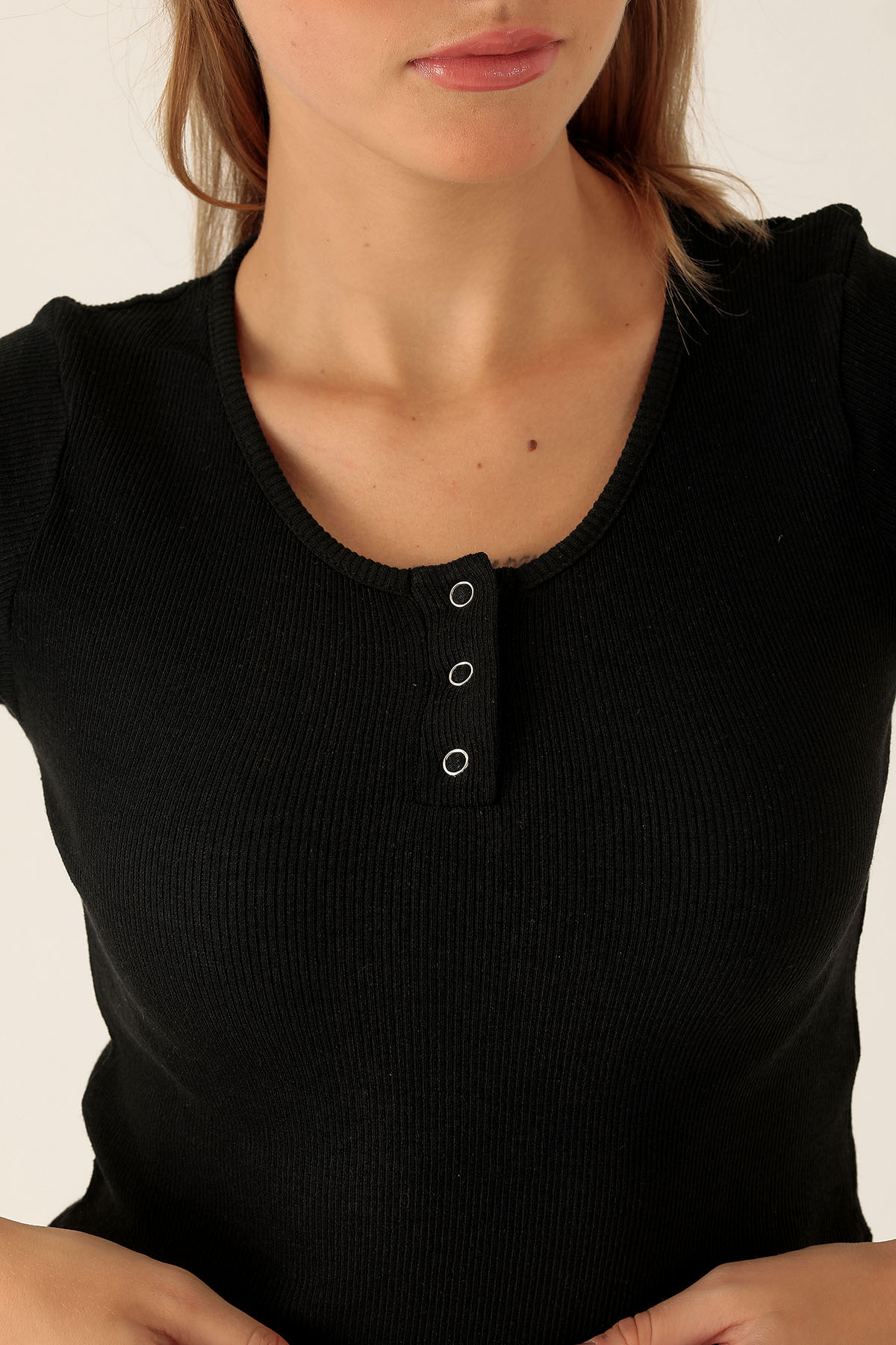 Yaka Çıtçıtlı Bayan Bluz - 1432 Siyah - 6