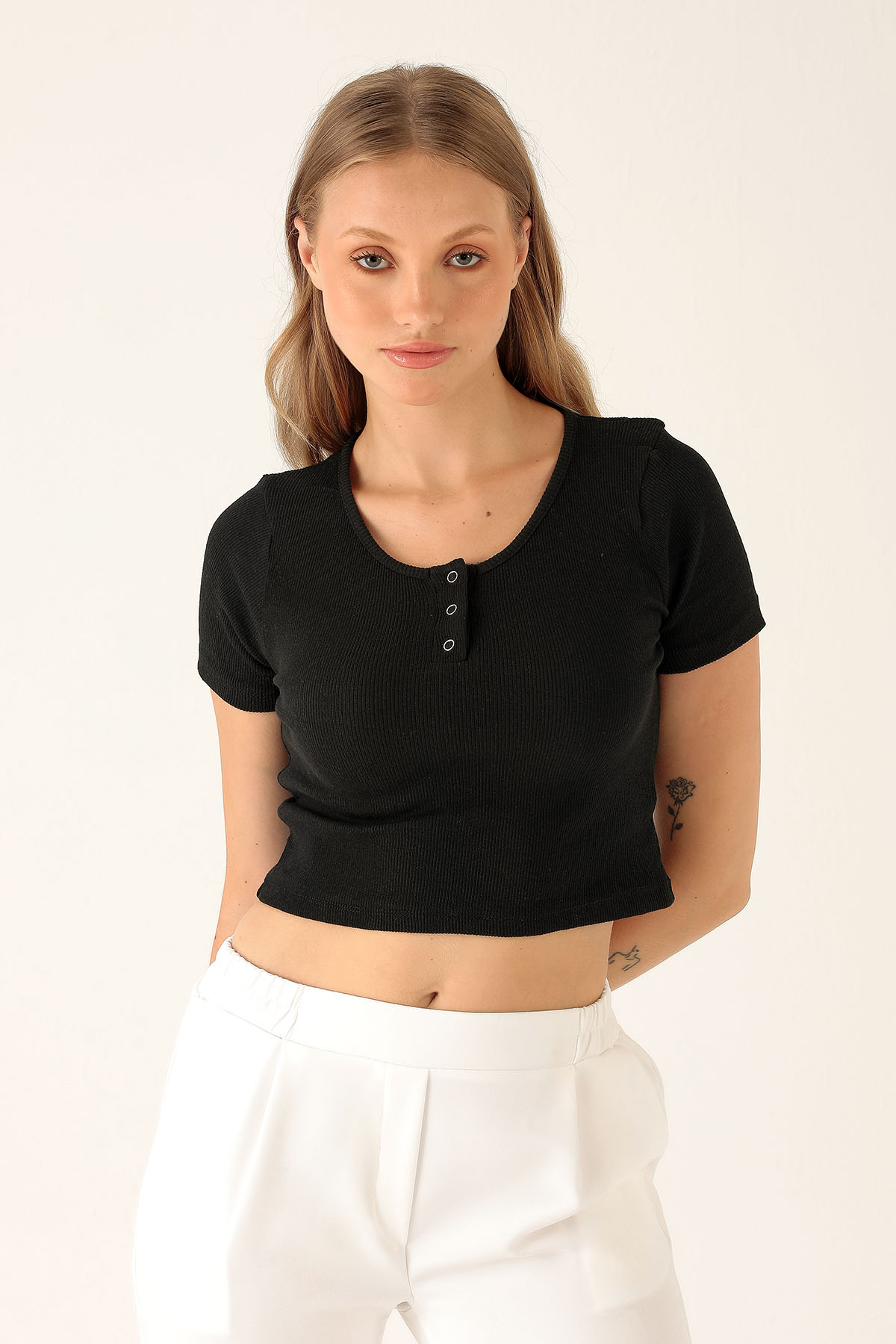 Yaka Çıtçıtlı Bayan Bluz - 1432 Siyah 