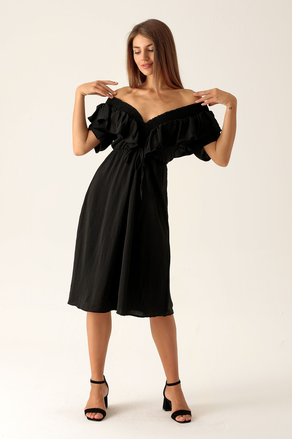 Yaka Gipe Detay Volanlı Elbise - 2620 Siyah - 3