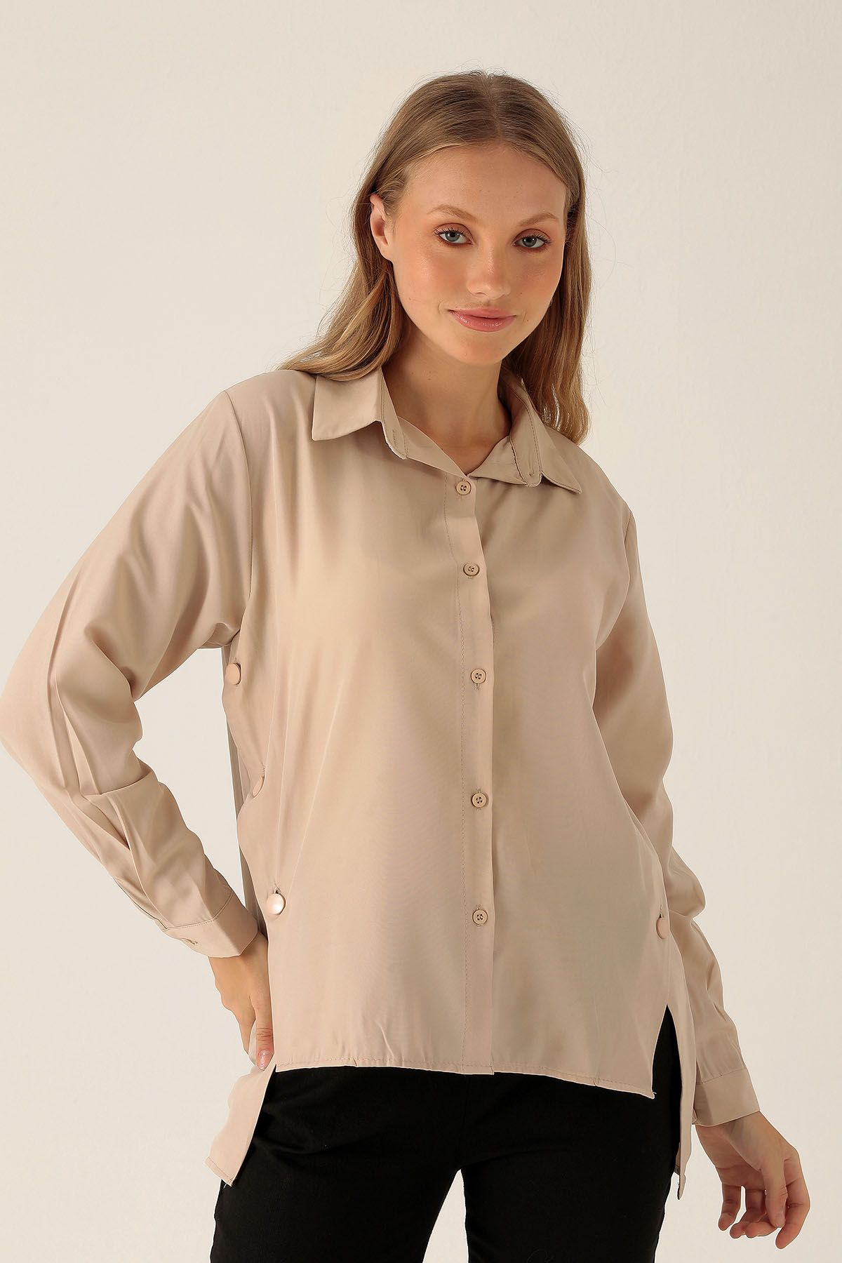Yandan Çıtçıtlı Düğmeli Bayan Gömlek - 6508A Bej 