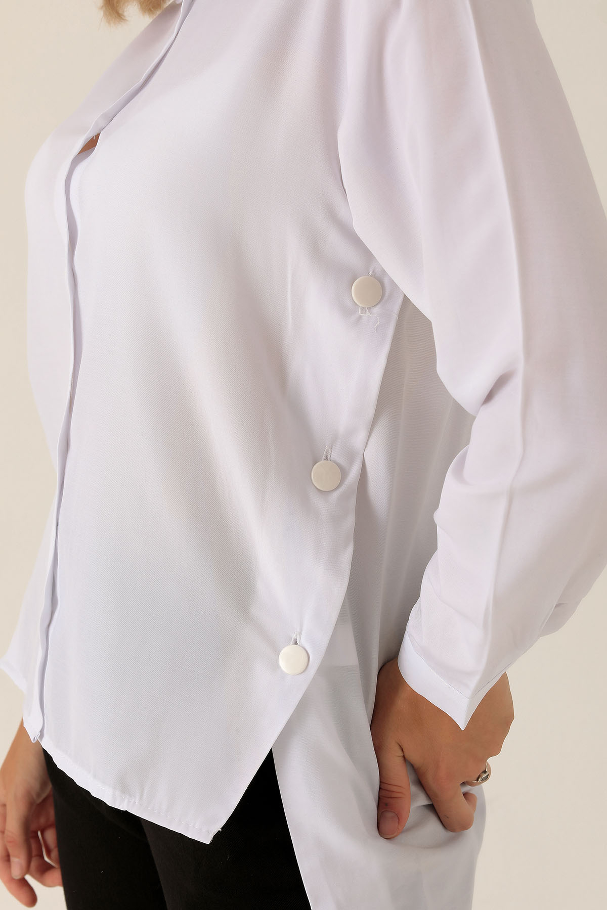 Yandan Çıtçıtlı Düğmeli Bayan Gömlek - 6508A Beyaz - 6