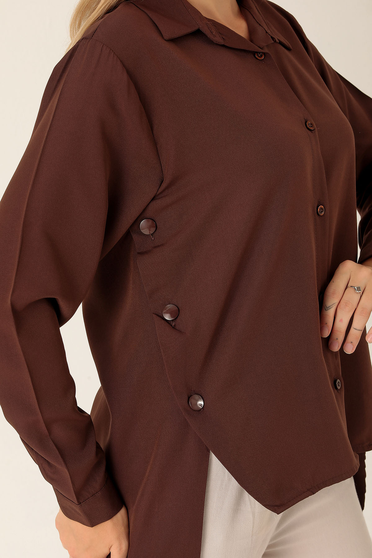 Yandan Çıtçıtlı Düğmeli Bayan Gömlek - 6508A Kahve - 6