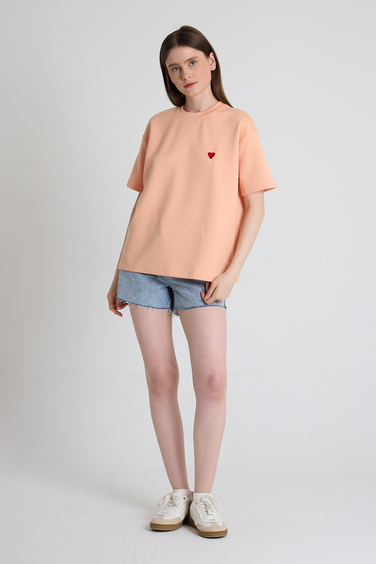 Yavru Ağızı Kalp Nakışlı Premium Kumaş Tişört 6218 - 1